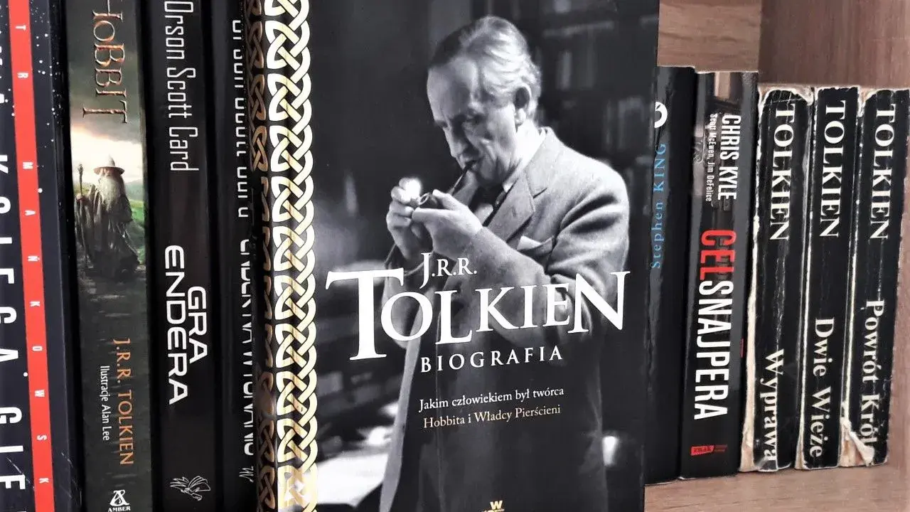Polecane książki: biografia J.R.R. Tolkiena, "Hobbit", "Gra Endera" i inne tytuły.