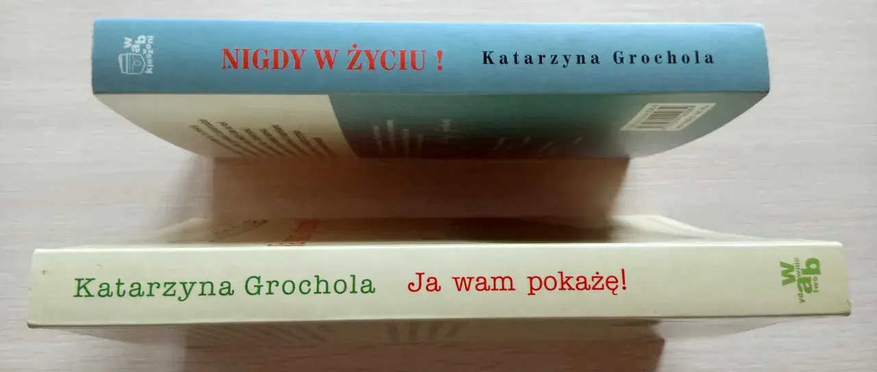 Dwie książki Katarzyny Grocholi: "Nigdy w życiu!" i "Ja wam pokażę!", ułożone chronologicznie.