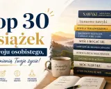 Inspirujące książki z rozwoju osobistego, które zmieniają życie. Stos książek, kubek kawy i notatnik z planami na lepszą wersję siebie.