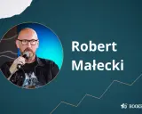 Robert Małecki, autor poradników o kolejności czytania, w okrągłym kadrze.
