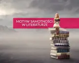Dziewczyna w białej sukience siedzi na stosie książek, czytając. Tytuł "Motyw samotności w lekturach" sugeruje, że książki mogą być jej jedynym towarzystwem.