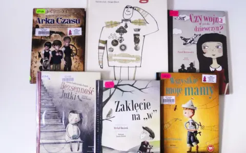 Książki dla dzieci o tematyce wojennej: "Arka Czasu", "Wróg", "Czy wojna jest dla dziewczyn?", "Zaklęcie na 'w'", "Wszystkie moje mamy" i inne.