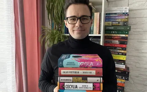 Kolekcja książek, w tym "Odyssea" i "Reguły gry" Colsona Whiteheada. Fani Jacka Reachera też znajdą coś dla siebie.
