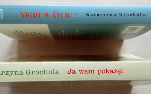 Dwie książki Katarzyny Grocholi: "Nigdy w życiu!" i "Ja wam pokażę!", ułożone chronologicznie.