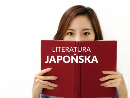Kobieta z zaciekawieniem spogląda znad czerwonej książki z napisem "LITERATURA JAPOŃSKA". Co warto przeczytać?