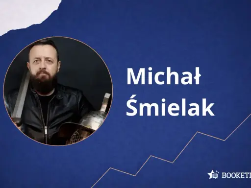 Michał Śmielak, autor książek, prezentuje się w zbroi. Kolejność jego publikacji czeka na odkrycie.