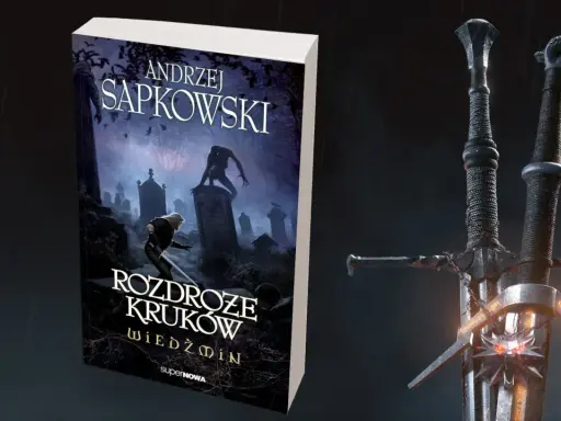 Okładka nowej książki Sapkowskiego "Rozdroże kruków" z Wiedźminem i mieczami.