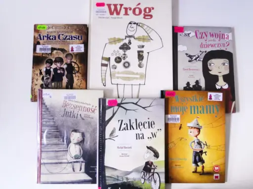 Książki dla dzieci o tematyce wojennej: "Arka Czasu", "Wróg", "Czy wojna jest dla dziewczyn?", "Zaklęcie na 'w'", "Wszystkie moje mamy" i inne.