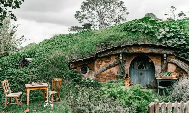 Domek hobbitów, idealne miejsce na rozpoczęcie przygody z "Władca Pierścieni kolejność czytania".