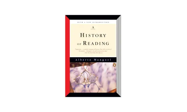 Okładka książki "A History of Reading" Alberta Manguela. Okulary leżą na otwartej księdze, symbolizując bogatą historię czytania.
